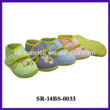 Chaussure de bébé drôle pour bébés